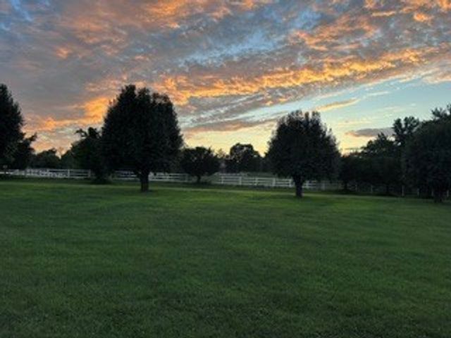 2205 Howell Rd, Greenbrier, TN 37073