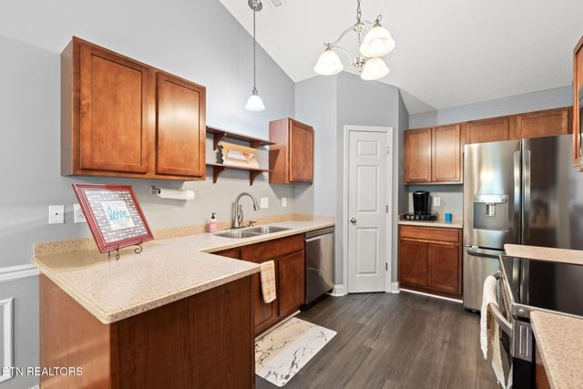 5104 Cates Bend Way, Powell, TN 37849