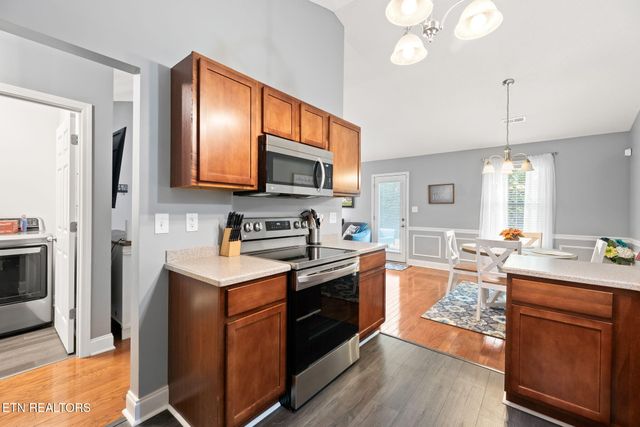 5104 Cates Bend Way, Powell, TN 37849