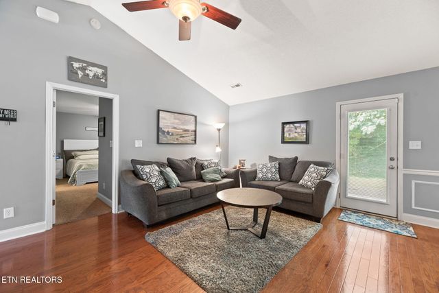 5104 Cates Bend Way, Powell, TN 37849