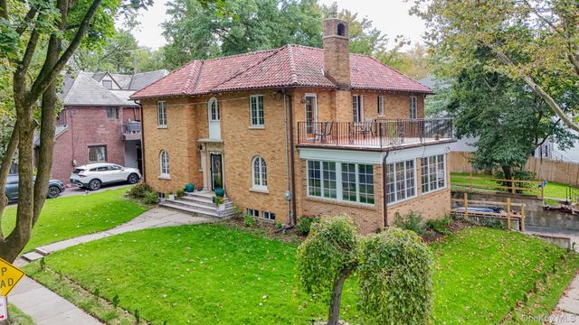 260 E Devonia Avenue, Mount Vernon, NY 10552