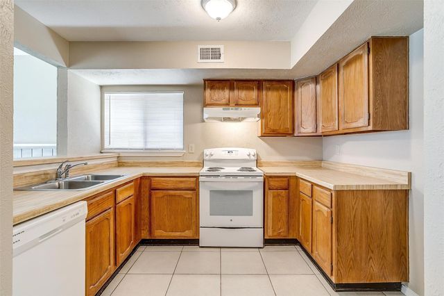 320 Liberty Place, Grand Prairie, TX 75052