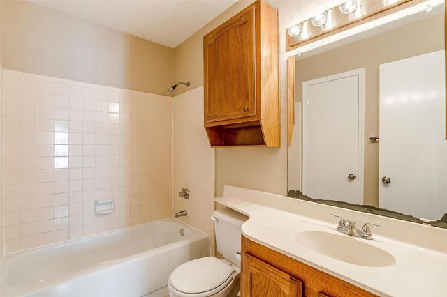320 Liberty Place, Grand Prairie, TX 75052