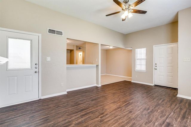 320 Liberty Place, Grand Prairie, TX 75052