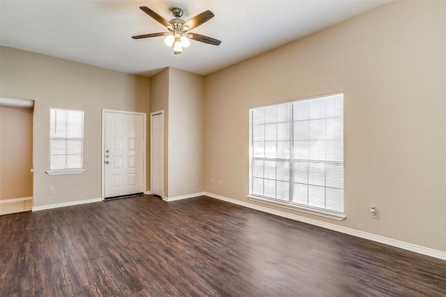 320 Liberty Place, Grand Prairie, TX 75052