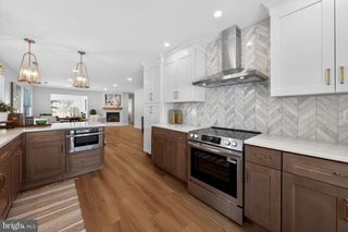 9 AVANDALE CT, Mount Laurel, NJ 08054