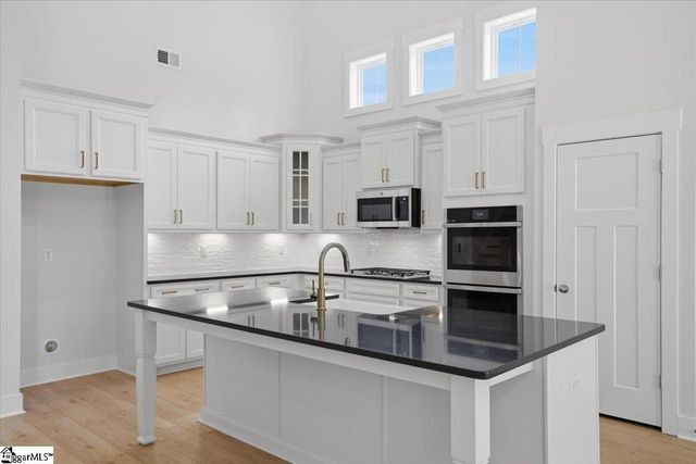 8 Pelham Crossing Drive, Greenville, SC 29615