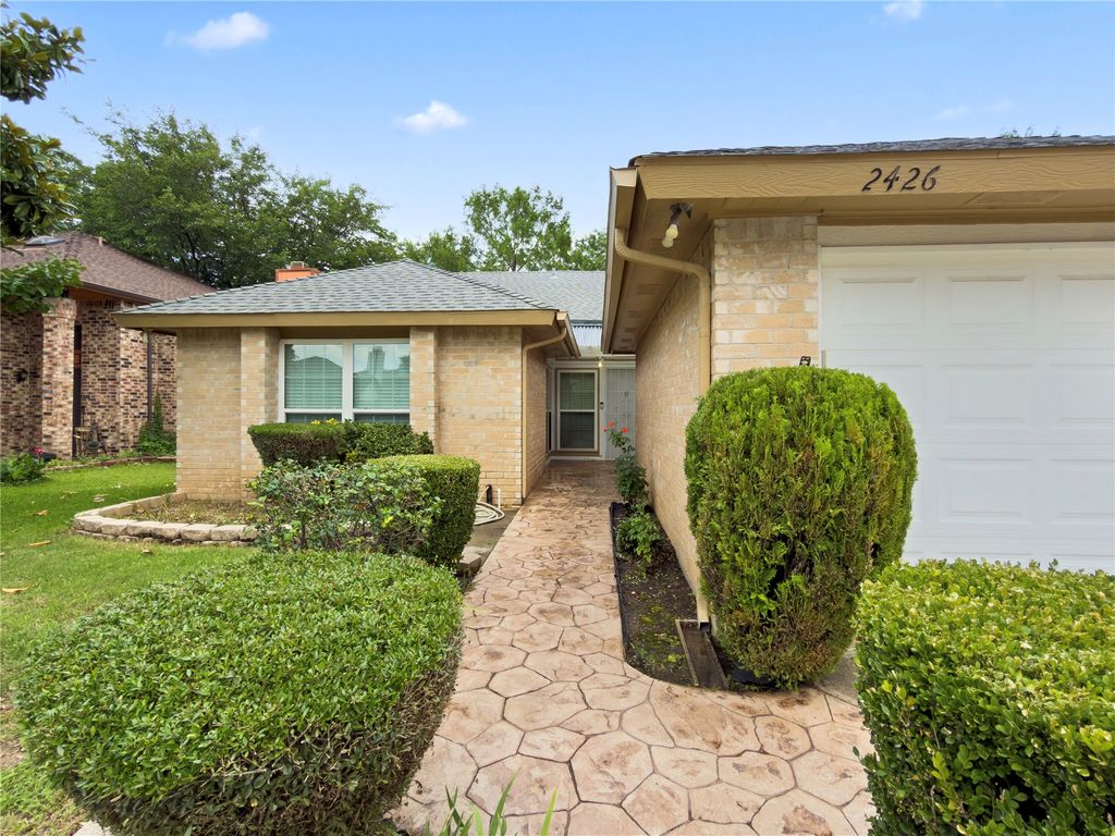 2426 Sutton Drive, Arlington, TX 76018 — photo 2