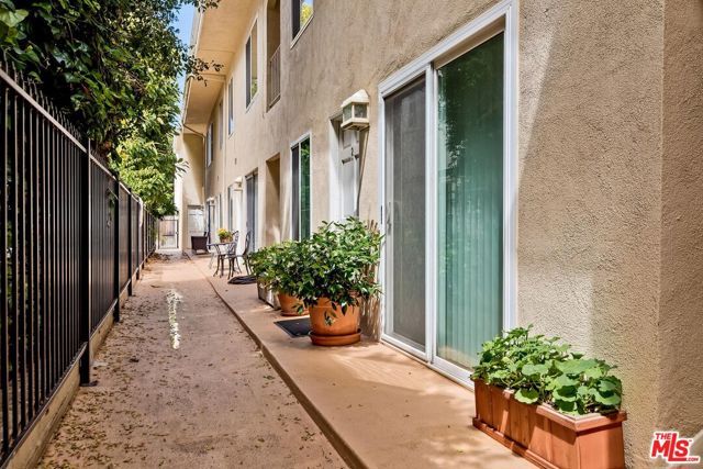 943 9Th Street 5, Santa Monica, CA 90403