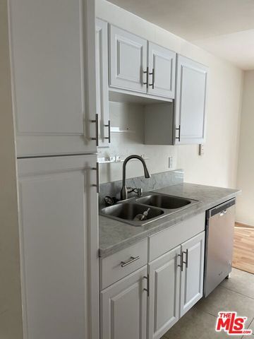 943 9Th Street 5, Santa Monica, CA 90403