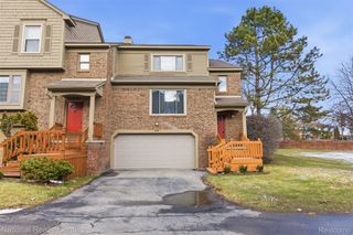 6298 Aspen Ridge Boulevard 34, West Bloomfield Charter Township, MI 48322