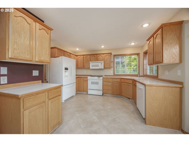 28323 Ne 48TH Way, Camas, WA 98607