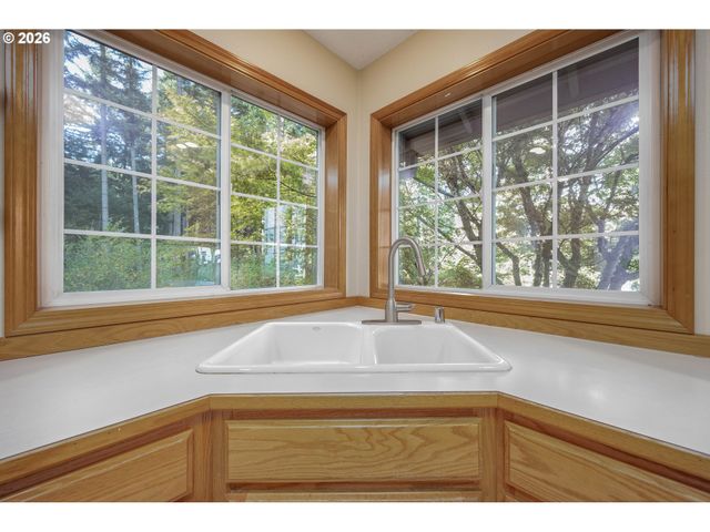 28323 Ne 48TH Way, Camas, WA 98607