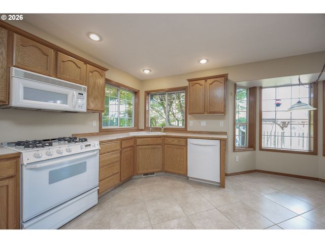 28323 Ne 48TH Way, Camas, WA 98607