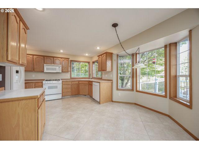 28323 Ne 48TH Way, Camas, WA 98607