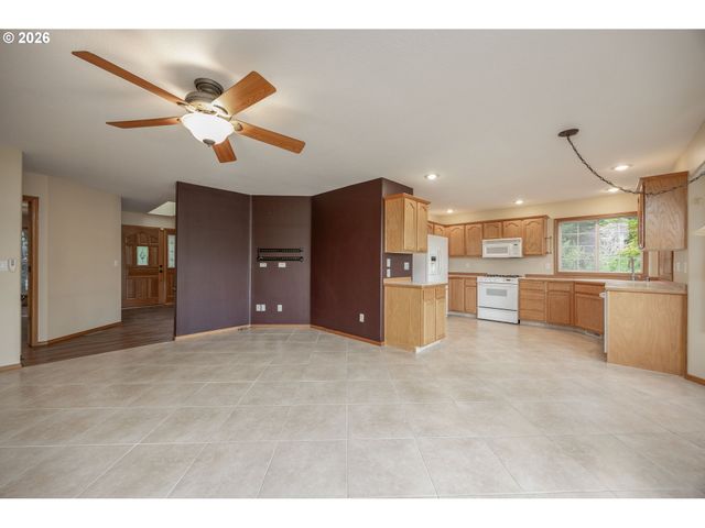 28323 Ne 48TH Way, Camas, WA 98607
