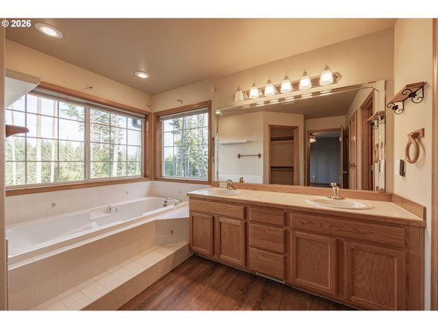 28323 Ne 48TH Way, Camas, WA 98607