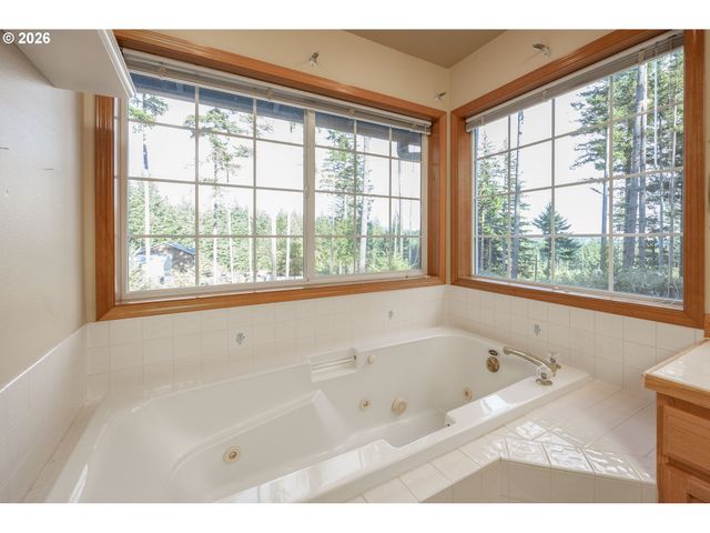 28323 Ne 48TH Way, Camas, WA 98607