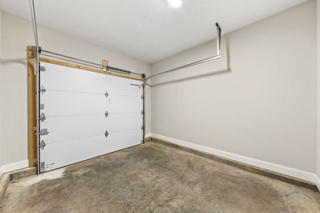 283 Smithson Ln, Clarksville, TN 37040