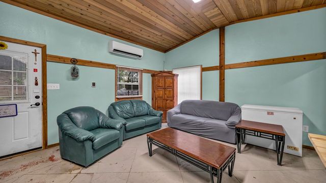 115 Deerfield Road, Paradise, TX 76073