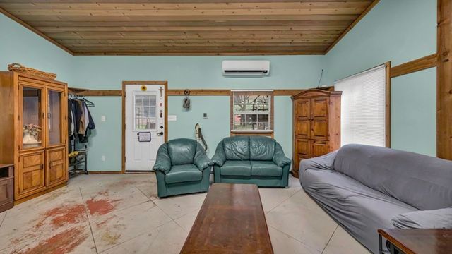 115 Deerfield Road, Paradise, TX 76073