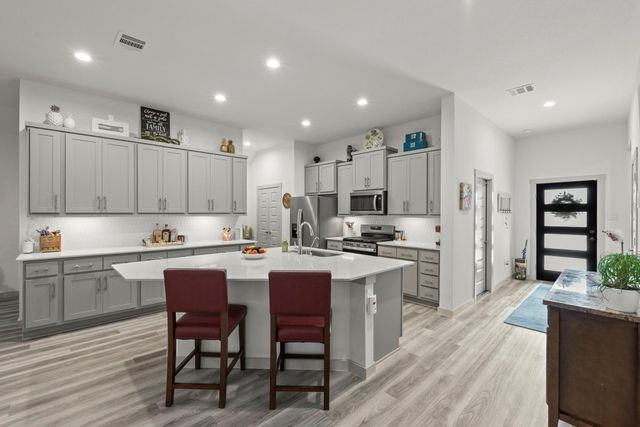 811 Maplewood Drive, League City, TX 77573