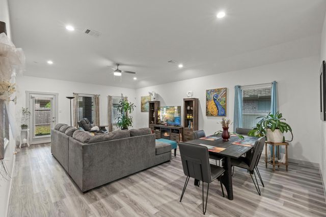 811 Maplewood Drive, League City, TX 77573