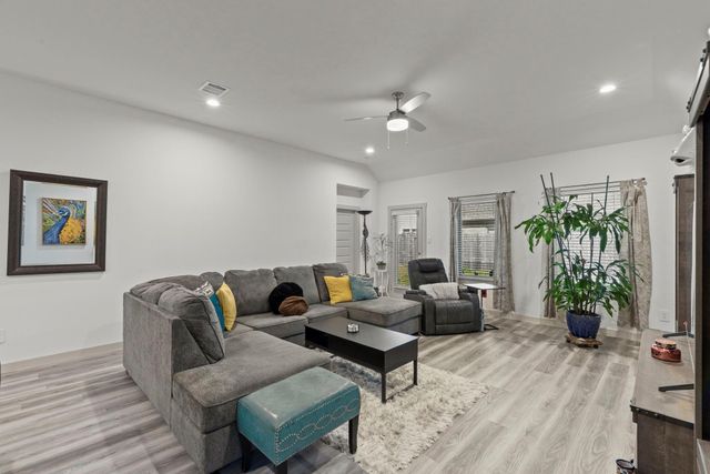 811 Maplewood Drive, League City, TX 77573