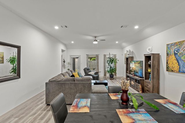 811 Maplewood Drive, League City, TX 77573