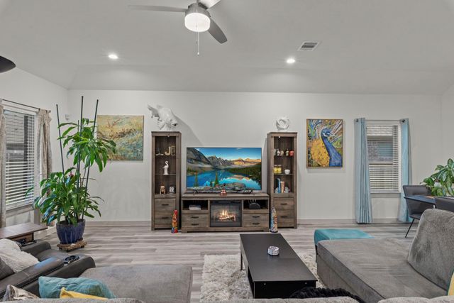 811 Maplewood Drive, League City, TX 77573