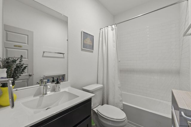 811 Maplewood Drive, League City, TX 77573