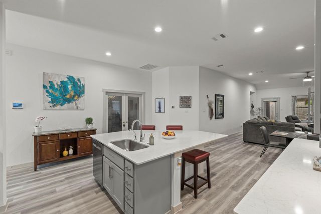 811 Maplewood Drive, League City, TX 77573