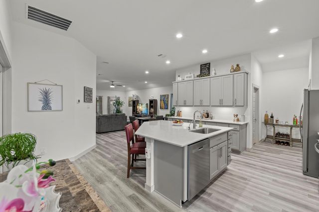 811 Maplewood Drive, League City, TX 77573