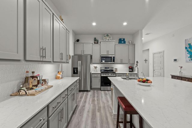 811 Maplewood Drive, League City, TX 77573