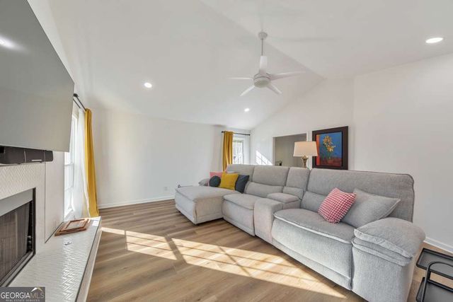 1095 Ashlin Drive, Woodstock, GA 30188