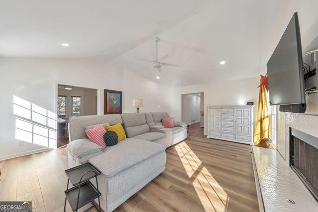 1095 Ashlin Drive, Woodstock, GA 30188