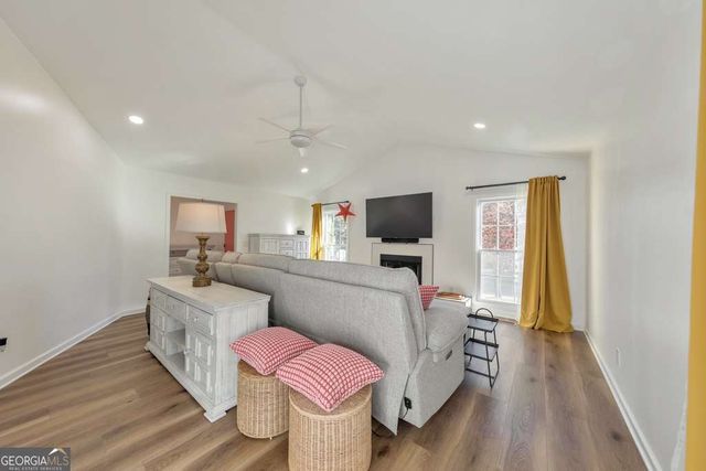 1095 Ashlin Drive, Woodstock, GA 30188