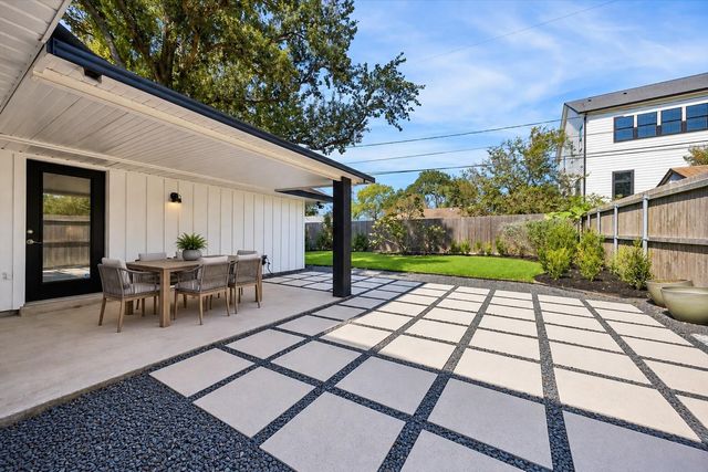 2214 Bron Holly Drive, Houston, TX 77018