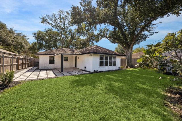 2214 Bron Holly Drive, Houston, TX 77018