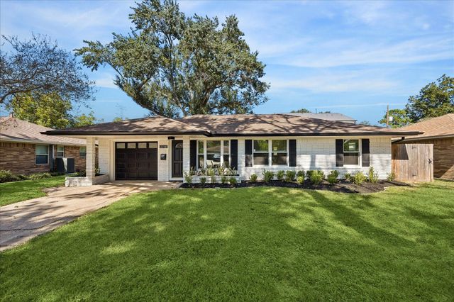 2214 Bron Holly Drive, Houston, TX 77018