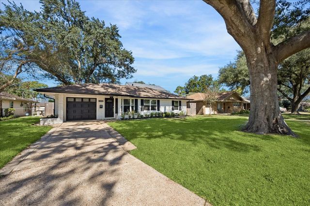 2214 Bron Holly Drive, Houston, TX 77018