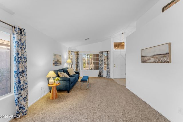 5212 W BUFFALO Street, Chandler, AZ 85226