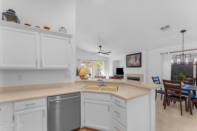 5212 W BUFFALO Street, Chandler, AZ 85226
