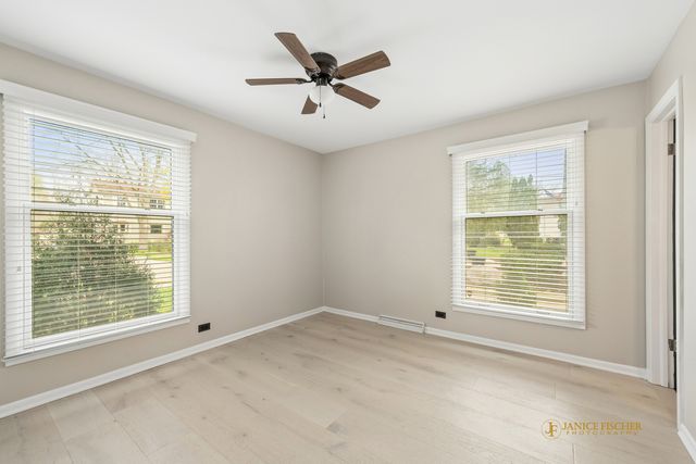 228 Raymond Avenue, Barrington, IL 60010