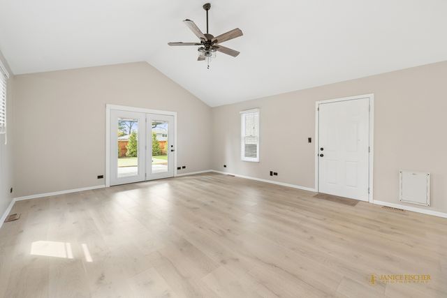 228 Raymond Avenue, Barrington, IL 60010