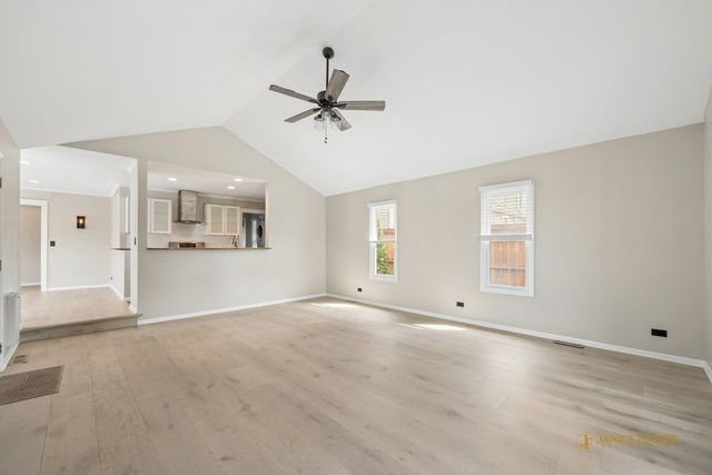 228 Raymond Avenue, Barrington, IL 60010