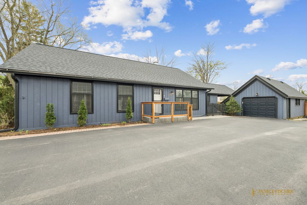228 Raymond Avenue, Barrington, IL 60010