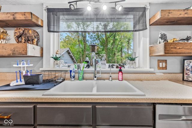 42 E Brookville Road, Fountaintown, IN 46130