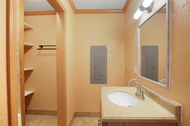 6923 Leader St Street, Houston, TX 77074