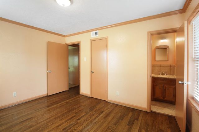 6923 Leader St Street, Houston, TX 77074